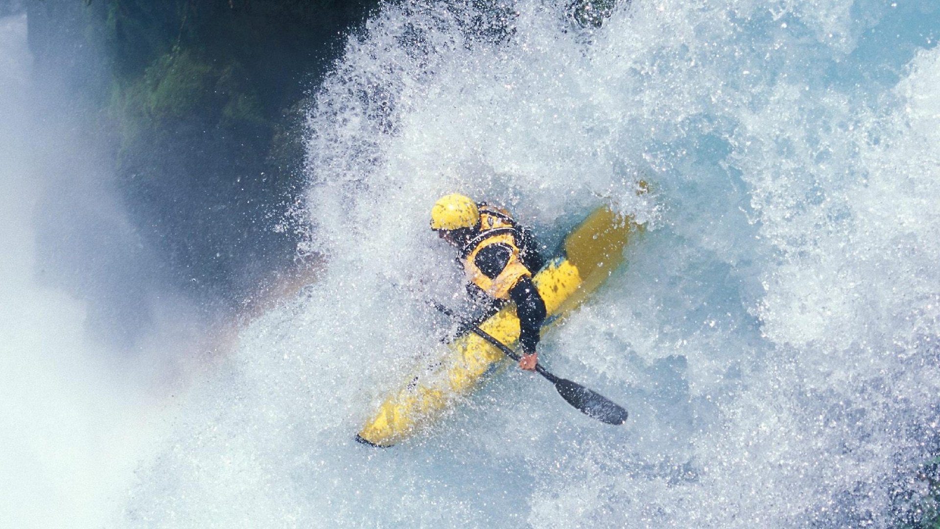 拜仁宽路打法，传中频繁造成巨大破坏，拜仁边路