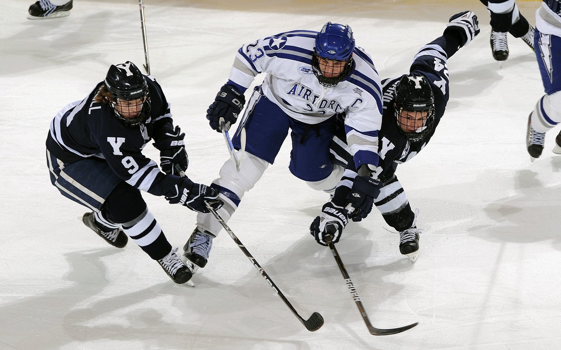 法甲比赛高潮迭起，战术调整显著，精彩进球频出，法甲的比赛