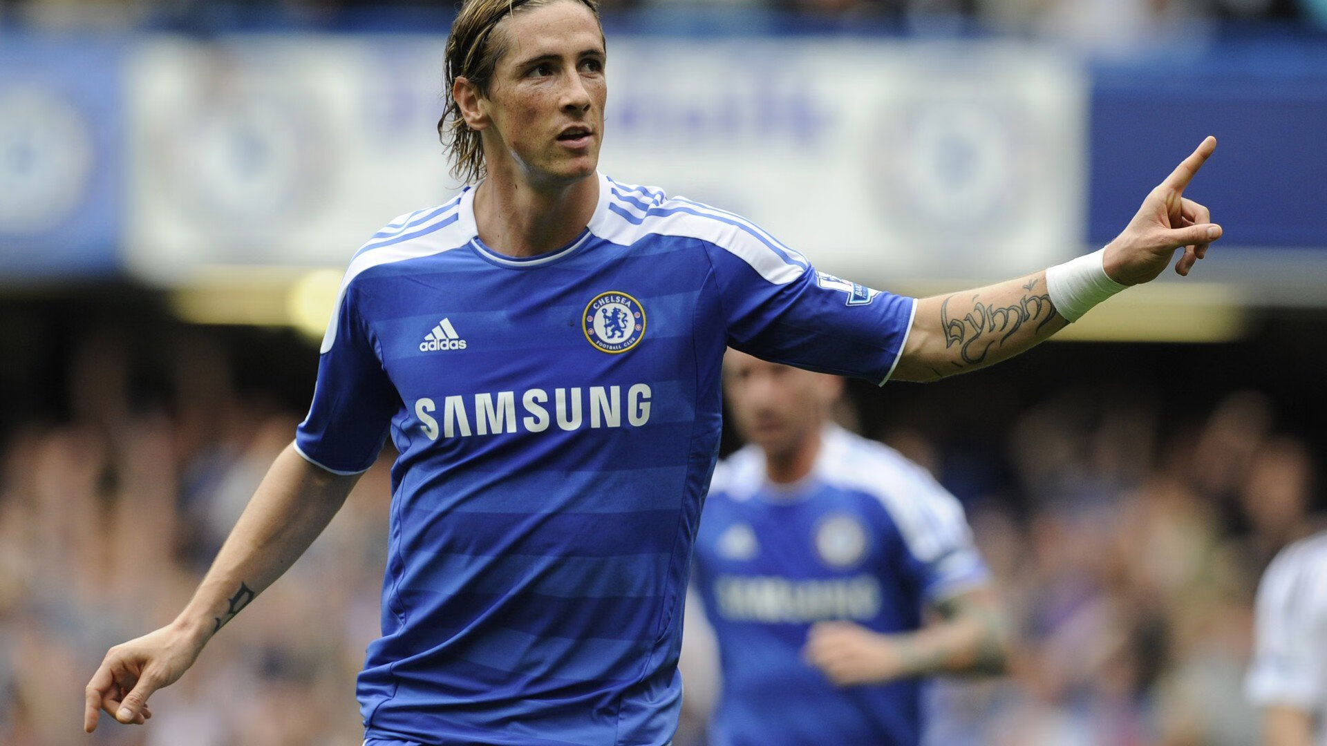 终场“绝杀”瞬间：点燃球迷激情的巅峰时刻，球星绝杀视频